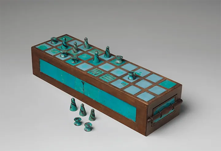 Play Senet for free online